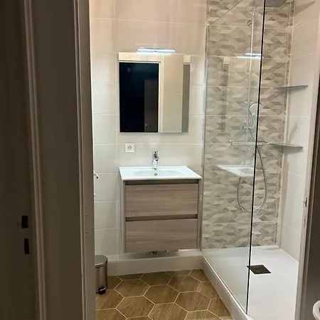 Apartment Proche Centre Et Transports